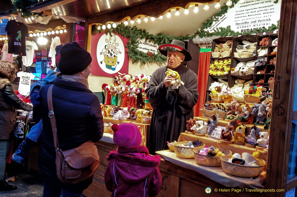 Puppet stall